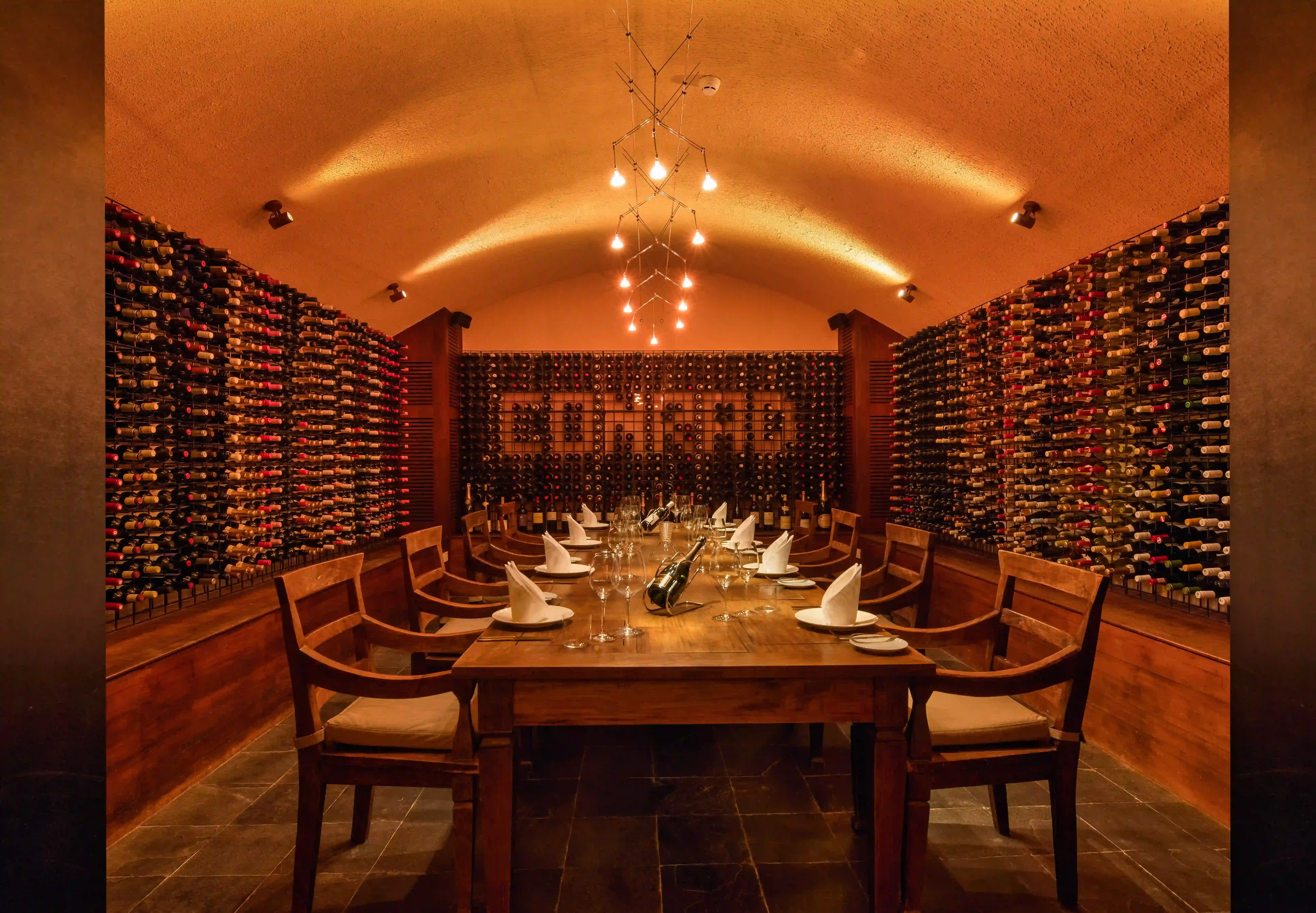 Wine Cellar 地下酒窖