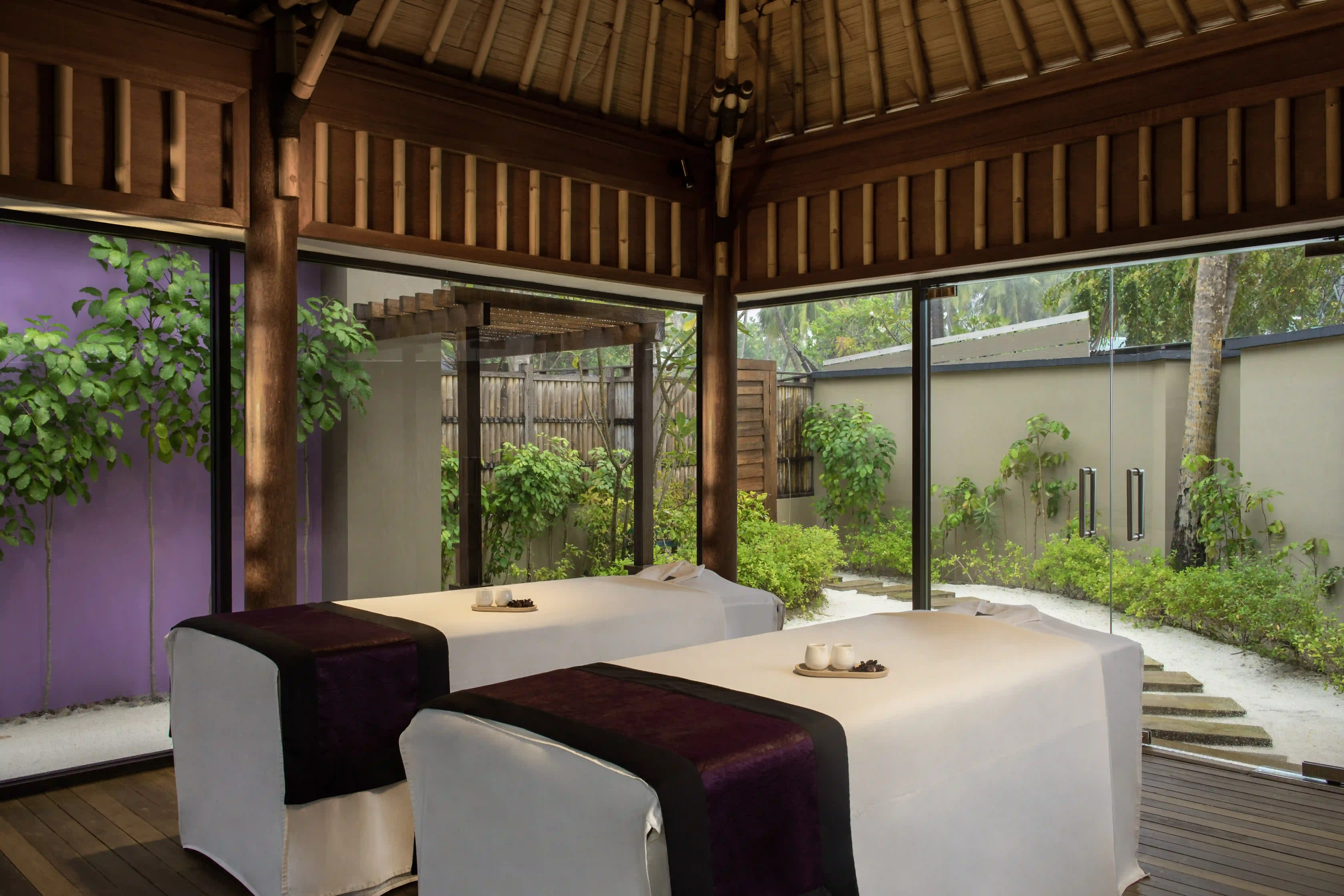 8レメンツ・スパ