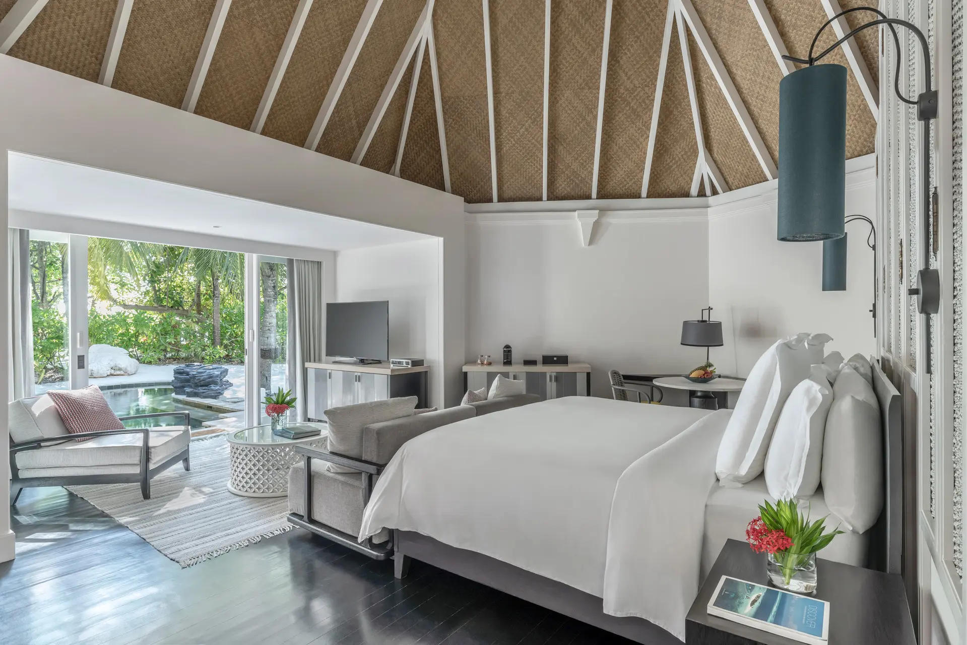 带泳池的豪华海滩亭阁 - 房型图片 1