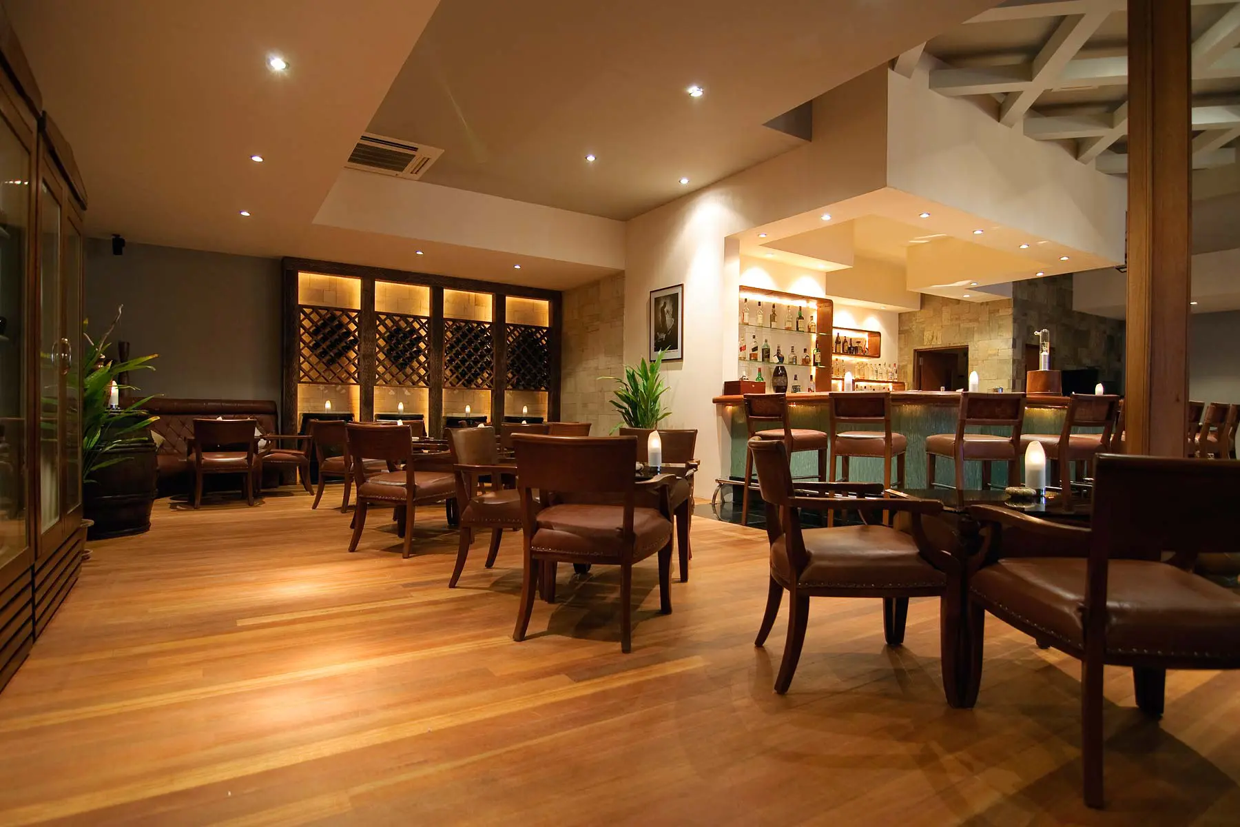 ハバナクラブ・ワイン&シガーバー (Havana Club Wine & Cigar Bar) - pic 2