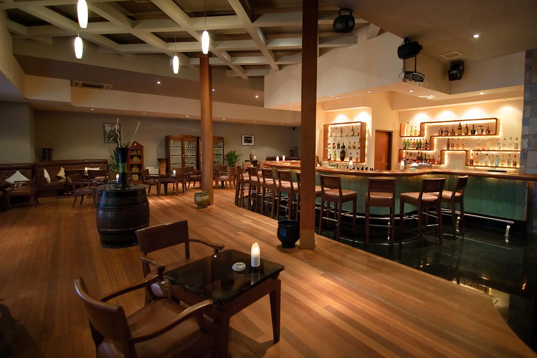 ハバナクラブ・ワイン&シガーバー (Havana Club Wine & Cigar Bar) - pic 4