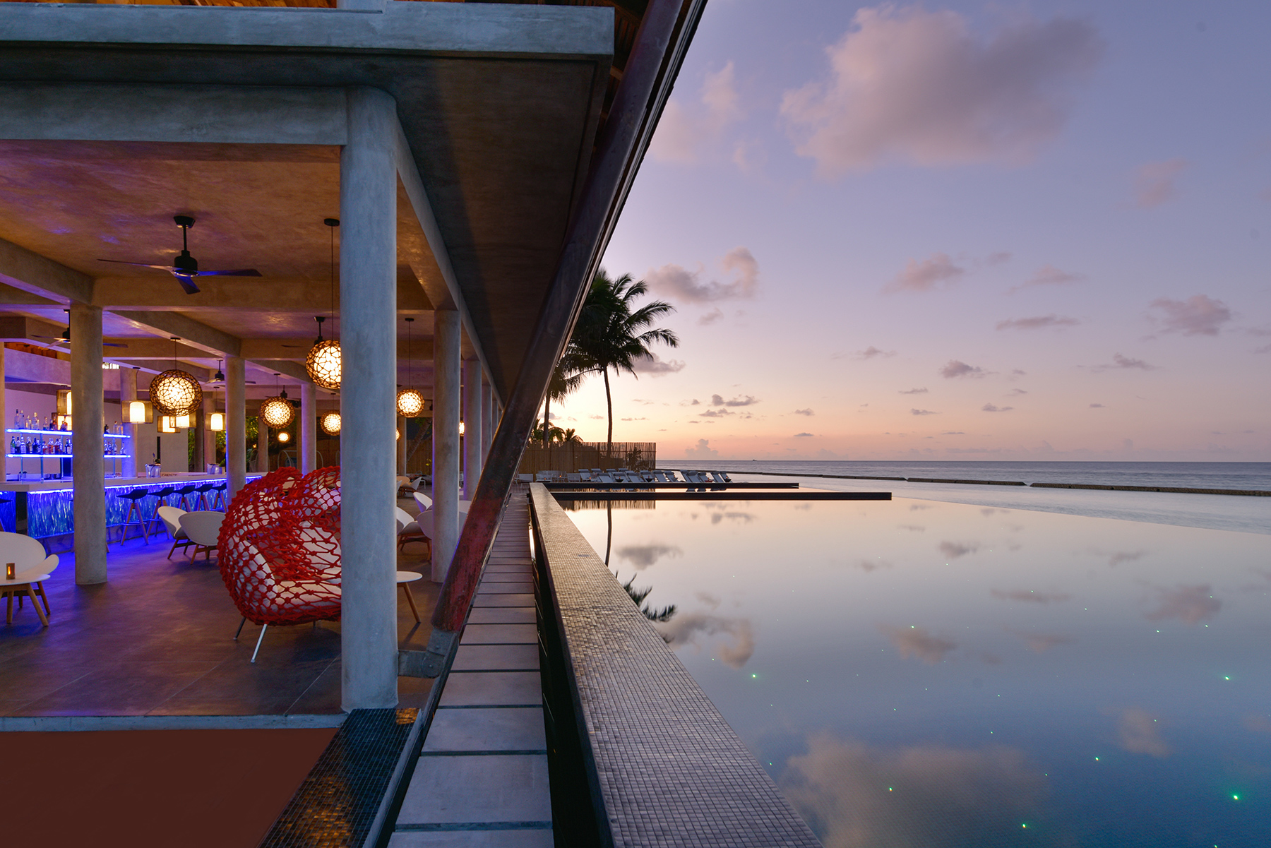拉古納酒吧餐廳 (Laguna Bar & Restaurant)