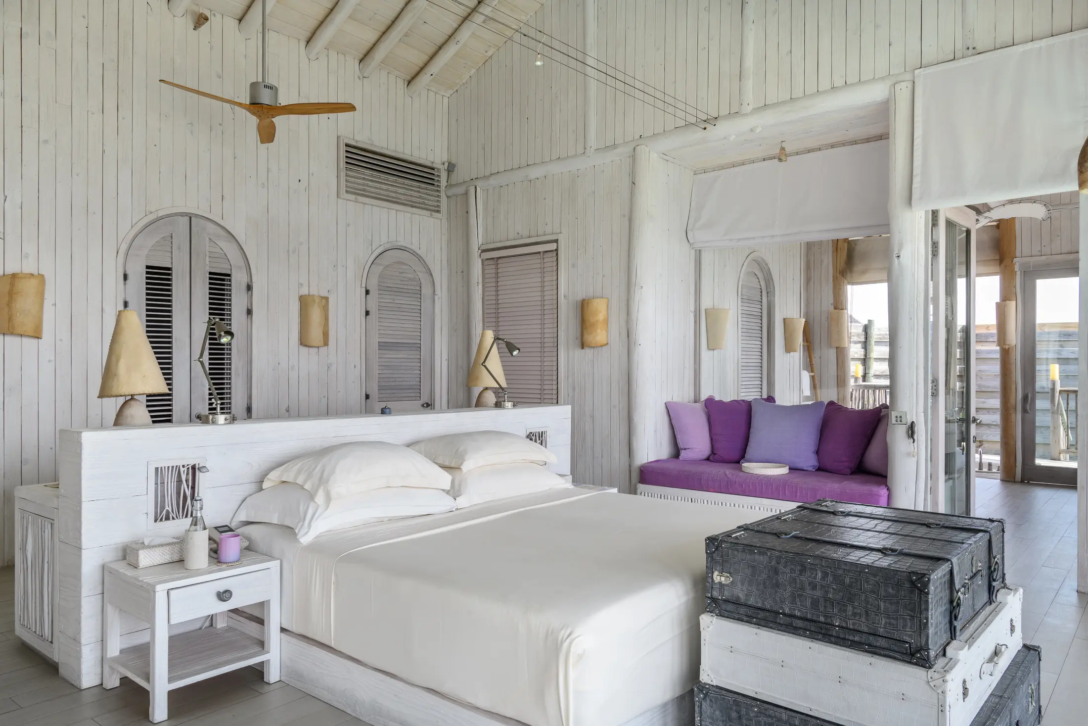 1 Bedroom Water Retreat with Slide - Intimate Stargazing Cocoon, Lagoon Romance - Room Images 4