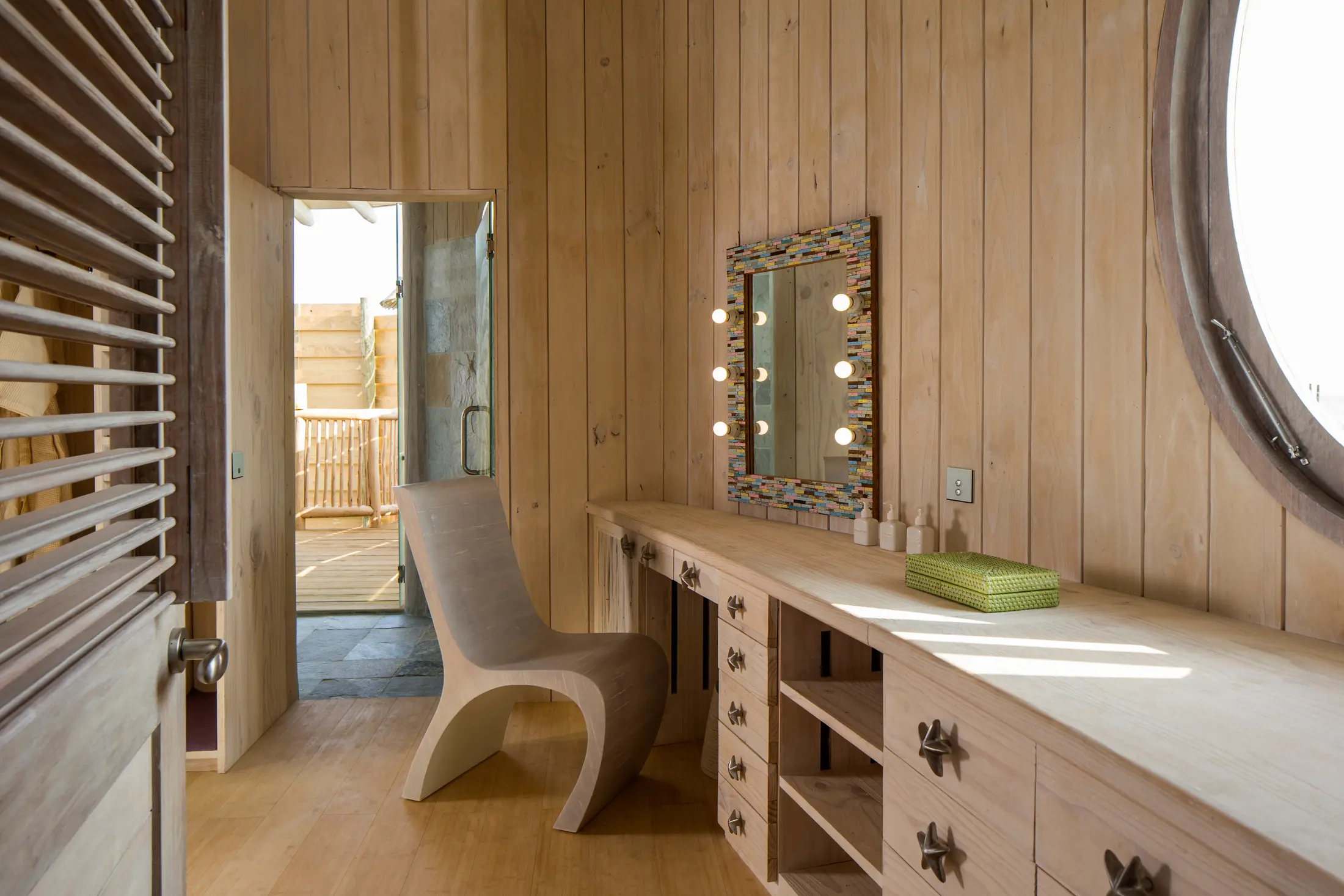 1 Bedroom Water Retreat with Slide - Intimate Stargazing Cocoon, Lagoon Romance - Room Images 8