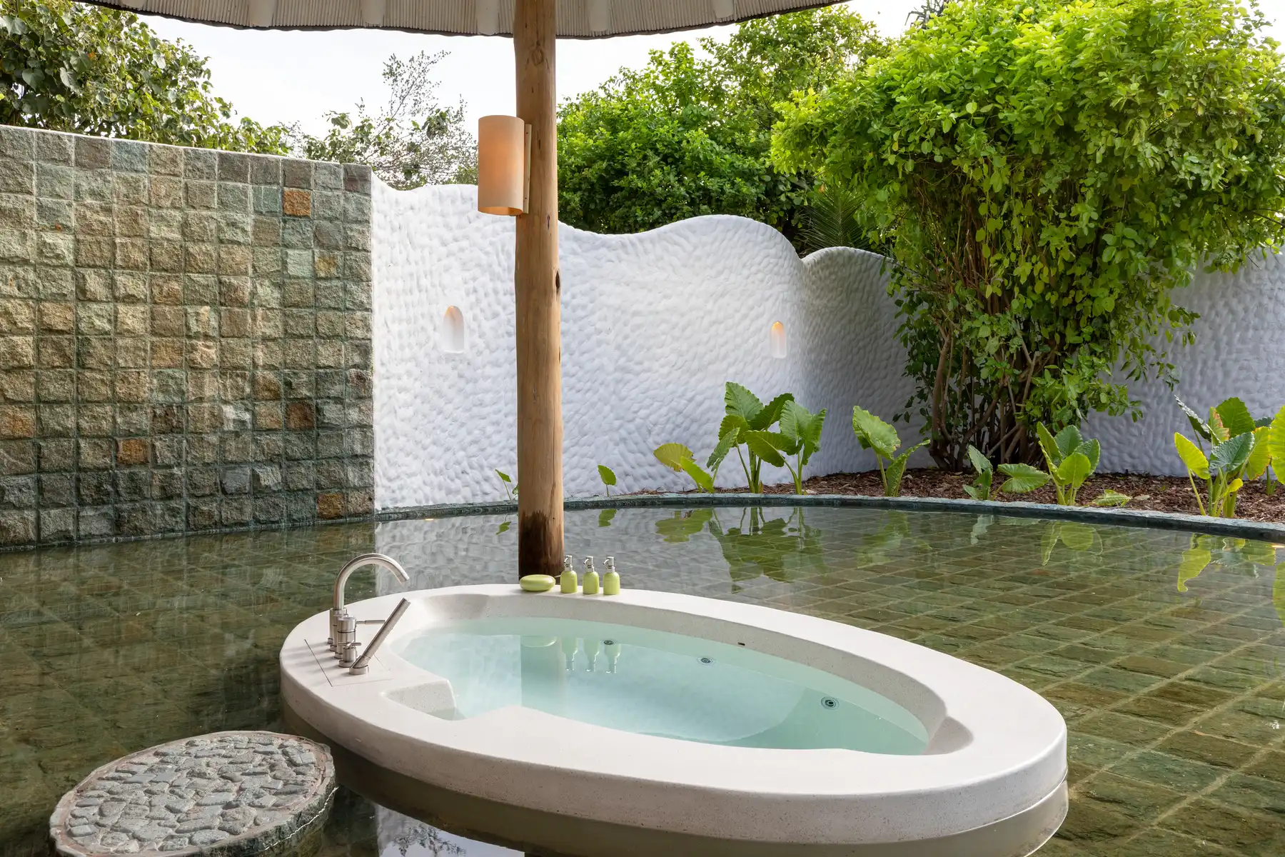 2 Bedroom Island Retreat with Slide - Garden Estate Paradise, Family Sanctuary - Room Images 6