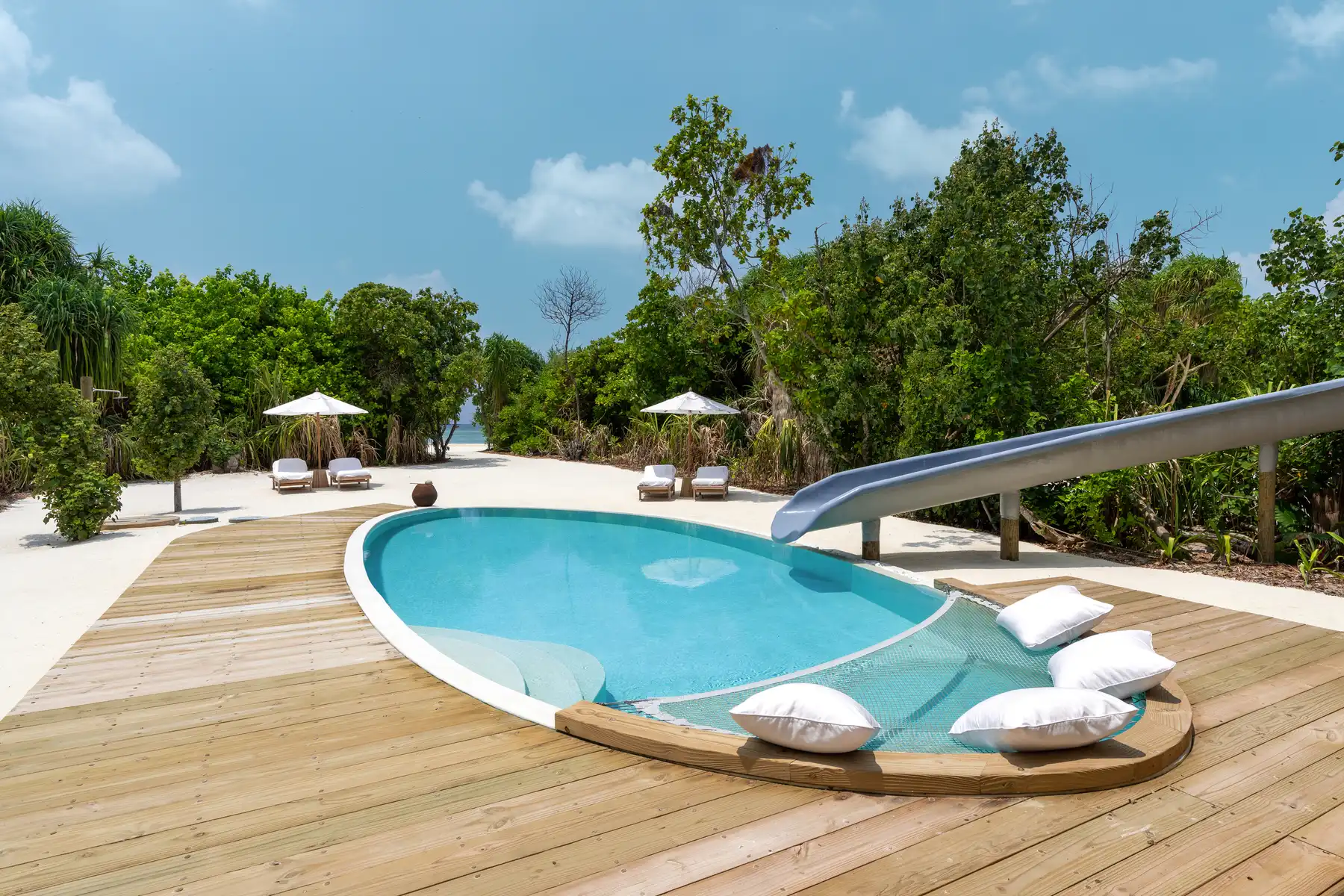 2 Bedroom Island Retreat with Slide - Garden Estate Paradise, Family Sanctuary - Room Images 2